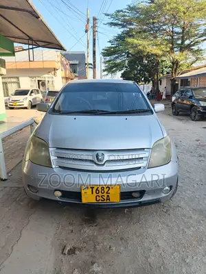 Toyota IST 2002 Silver
