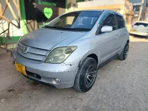 Toyota IST 2002 Silver