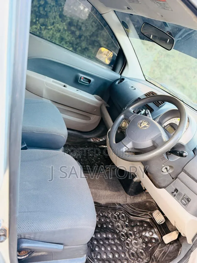 Toyota Passo 2004 Green