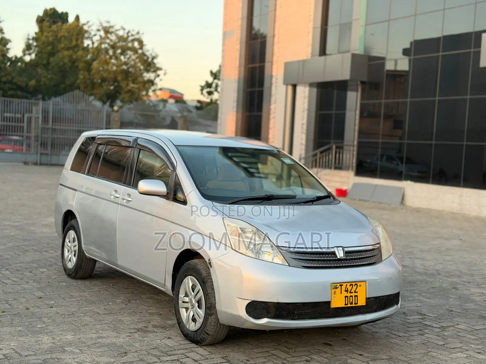 Toyota ISIS 2006 Silver