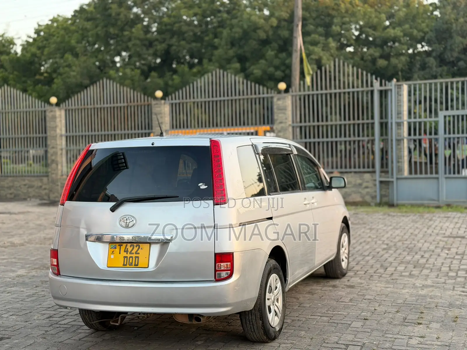 Toyota ISIS 2006 Silver