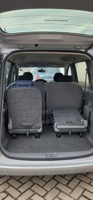 Toyota Sienta 2004 Silver