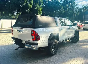 Toyota Hilux 2021 White