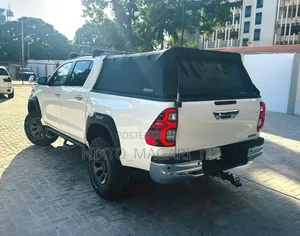 Toyota Hilux 2021 White