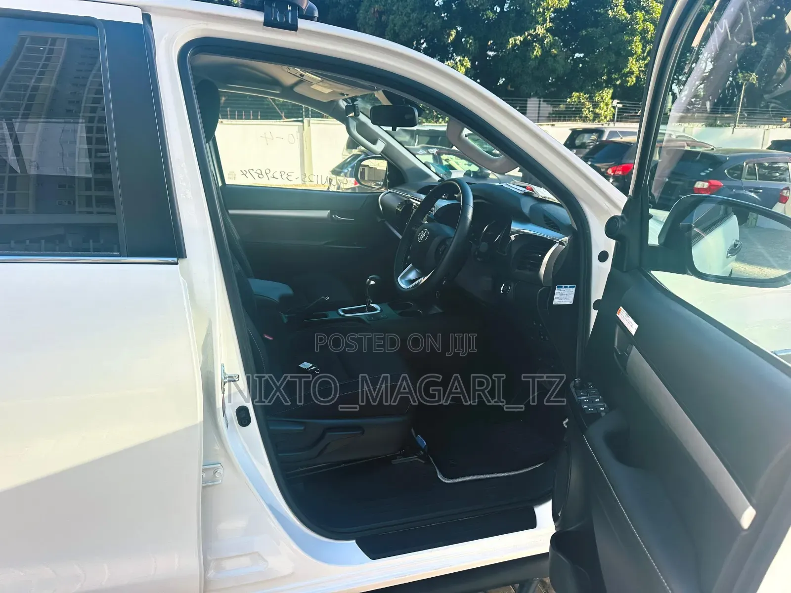 Toyota Hilux 2021 White