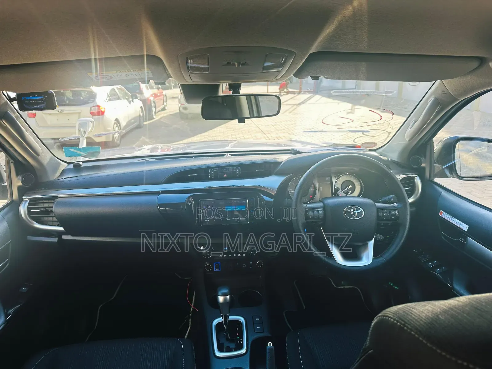 Toyota Hilux 2021 White
