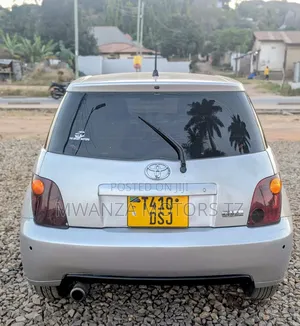 Toyota IST 2004 Silver