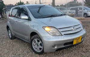 Toyota IST 2004 Silver