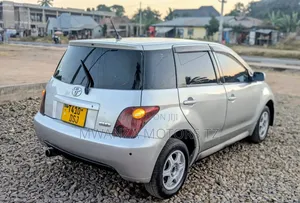 Toyota IST 2004 Silver