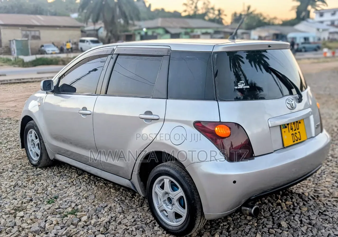 Toyota IST 2004 Silver