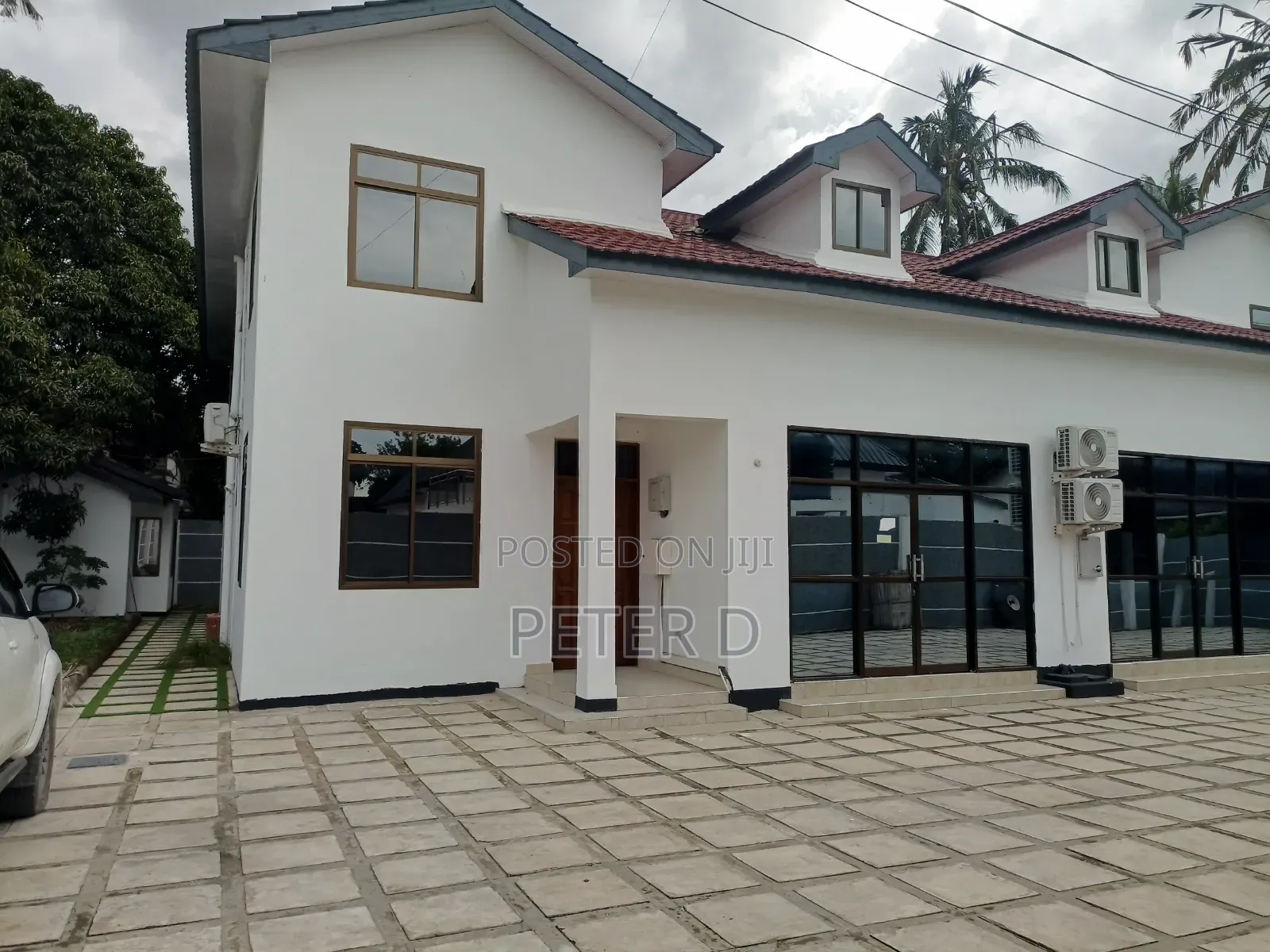 10bdrm House in Mikocheni for rent