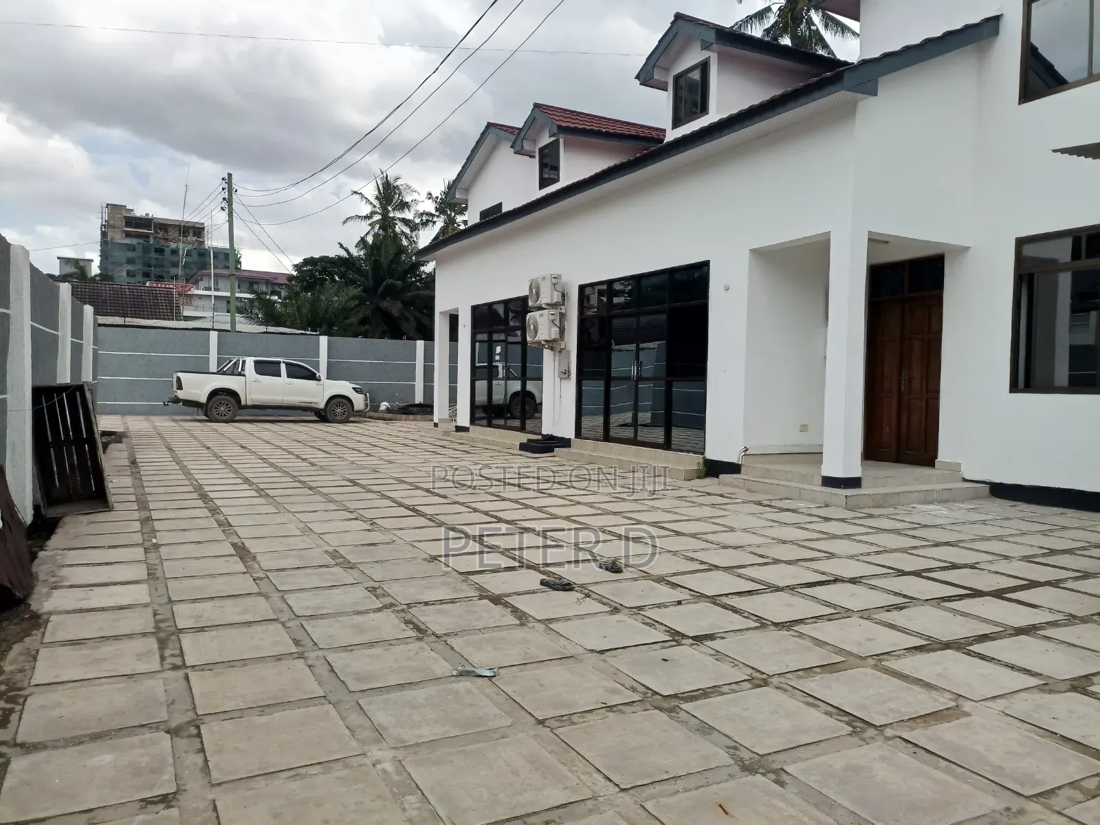 10bdrm House in Mikocheni for rent