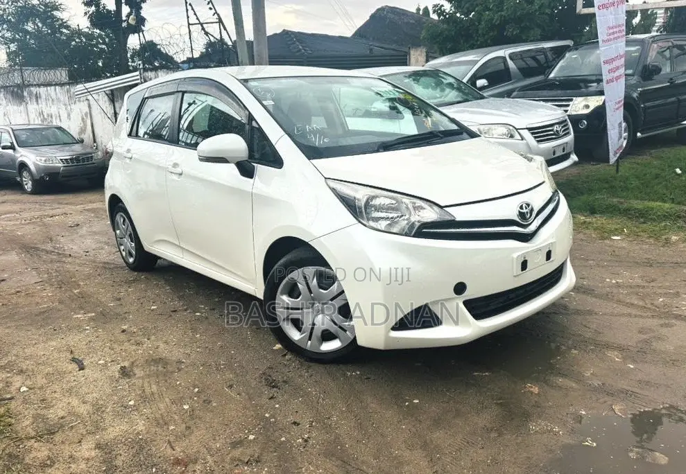 Toyota Ractis 1.3 FWD 2011 White