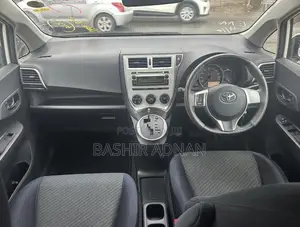 Toyota Ractis 1.3 FWD 2011 White