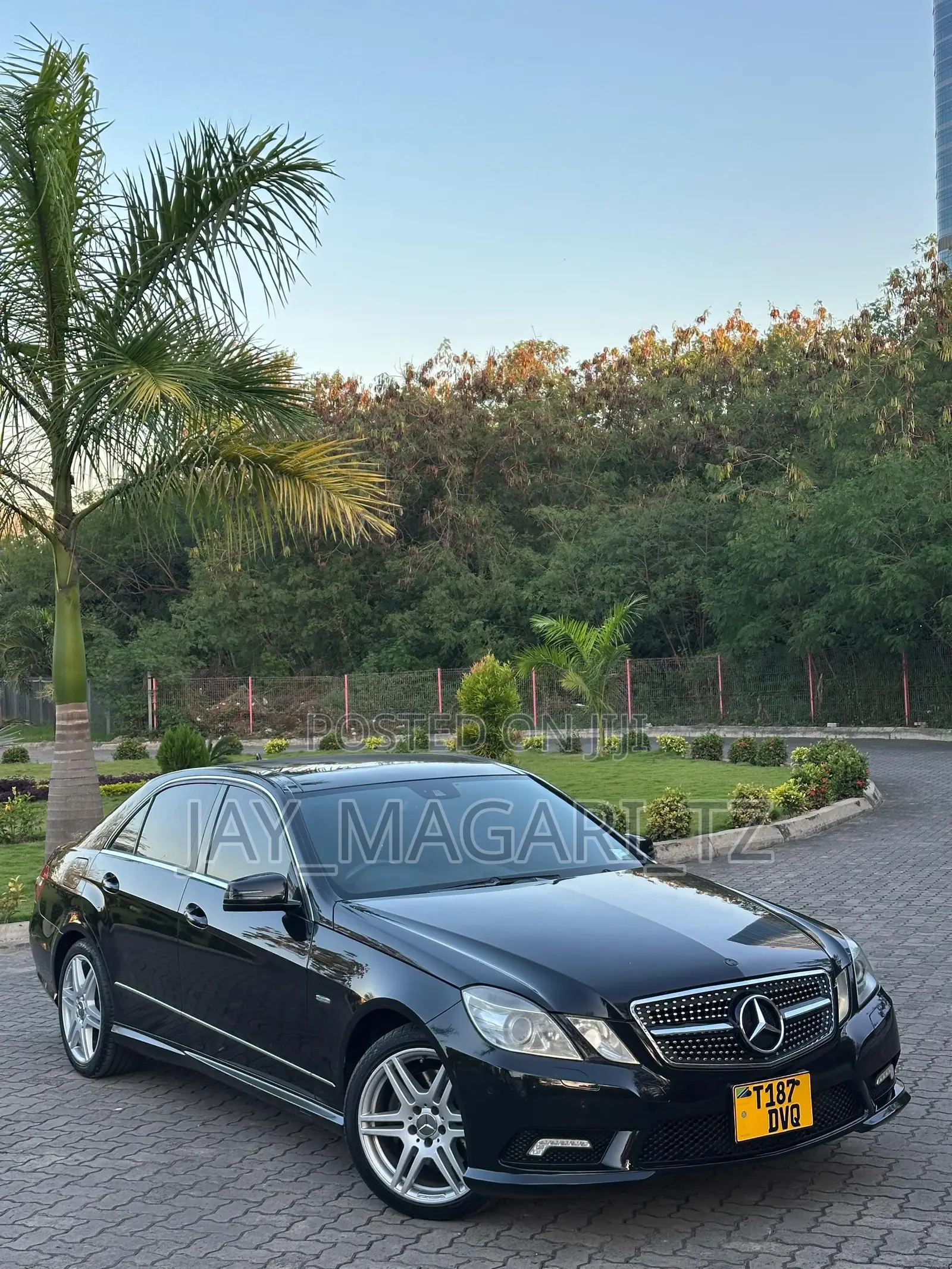 Mercedes-Benz E200 2011 Black