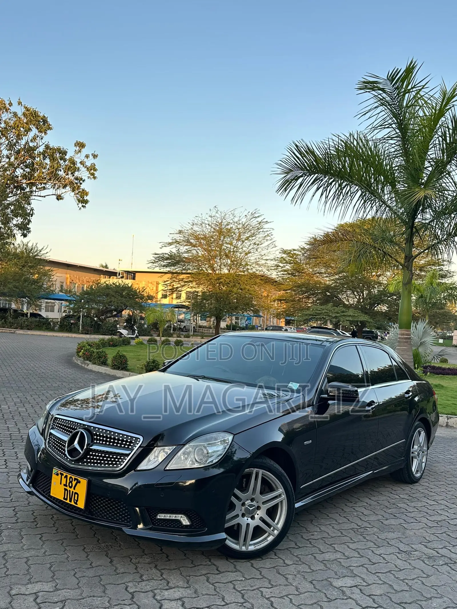 Mercedes-Benz E200 2011 Black