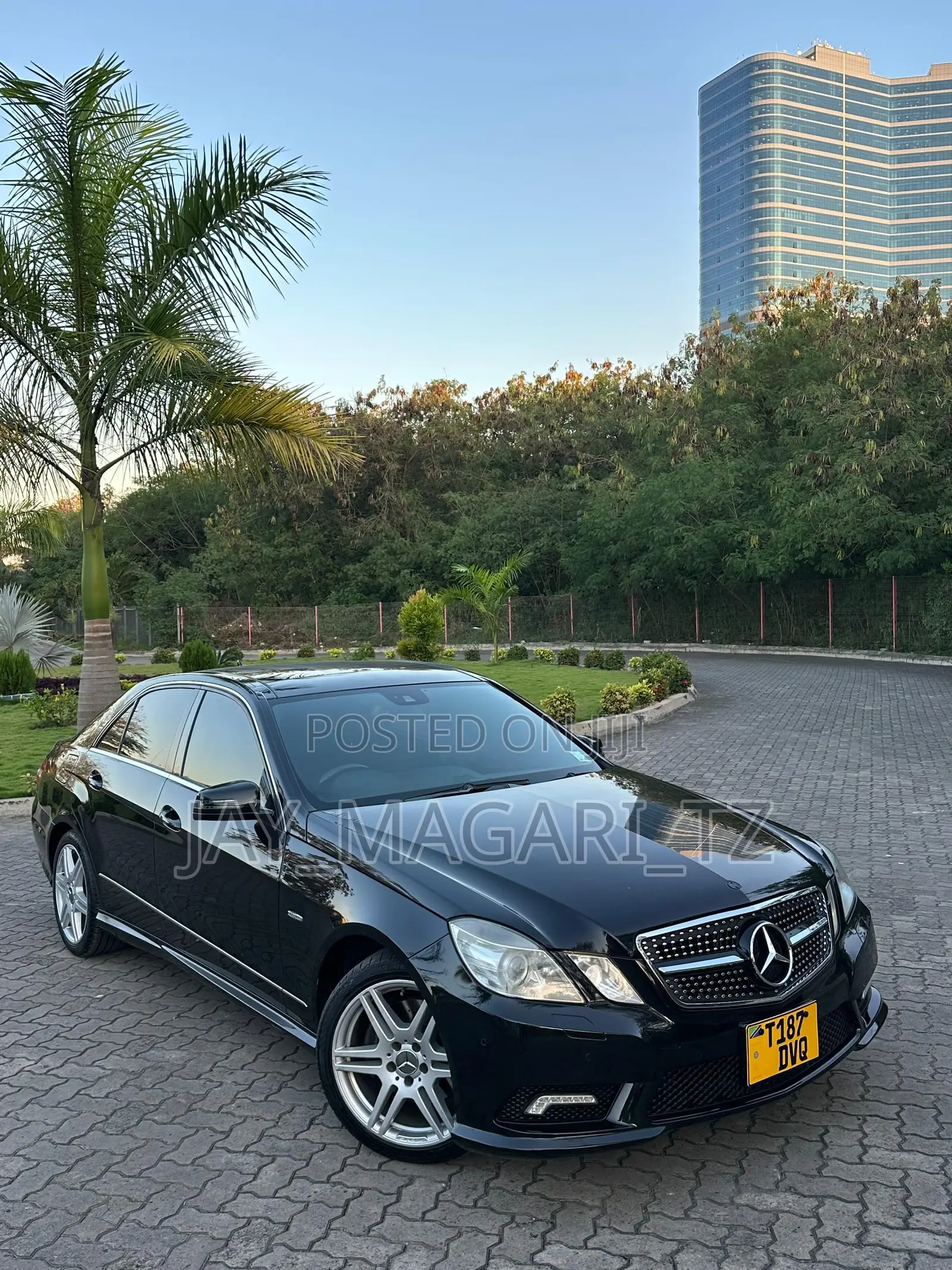Mercedes-Benz E200 2011 Black