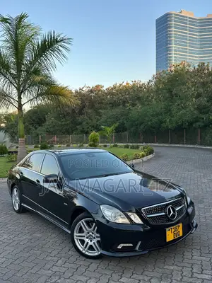Mercedes-Benz E200 2011 Black