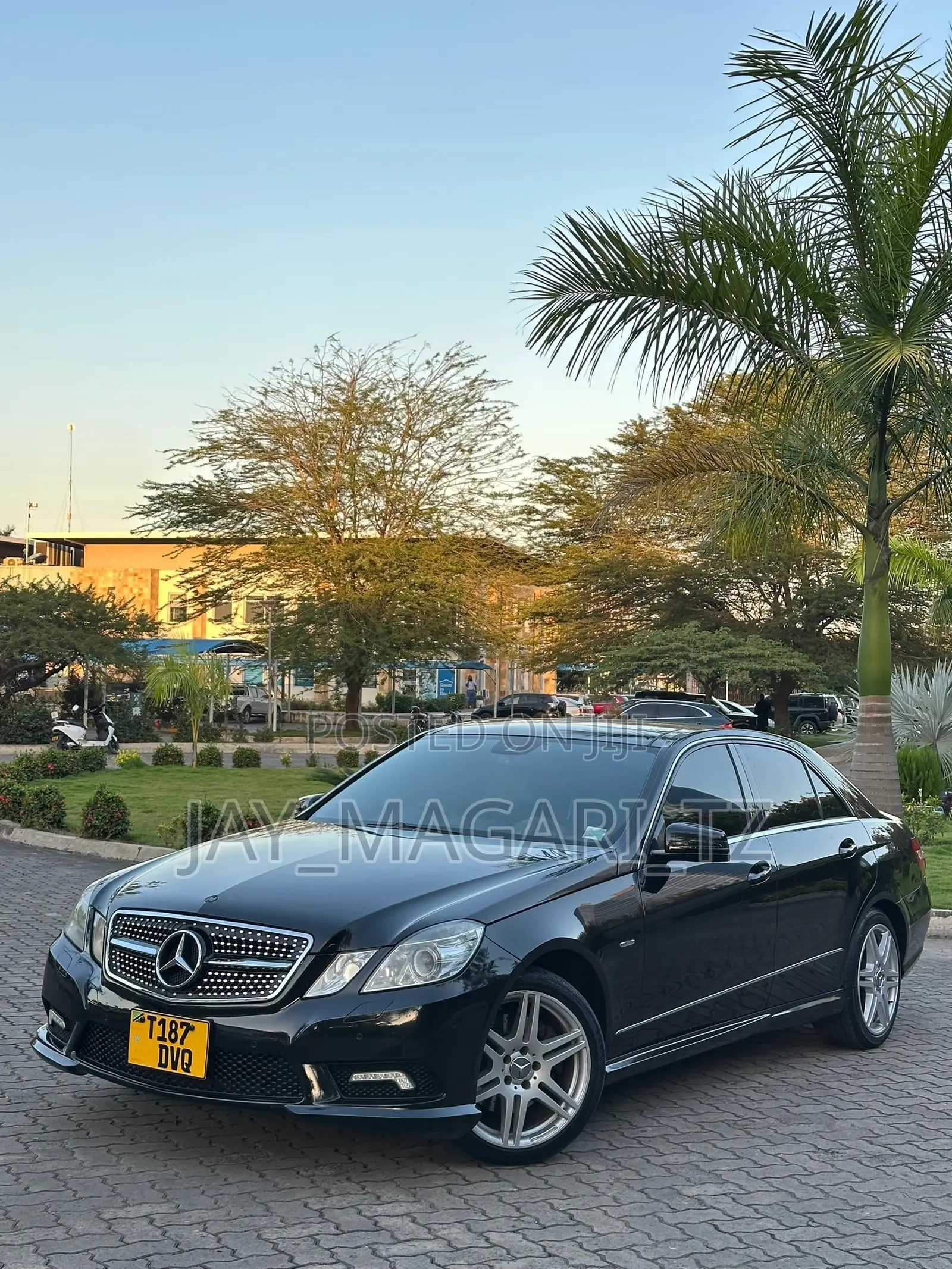 Mercedes-Benz E200 2011 Black