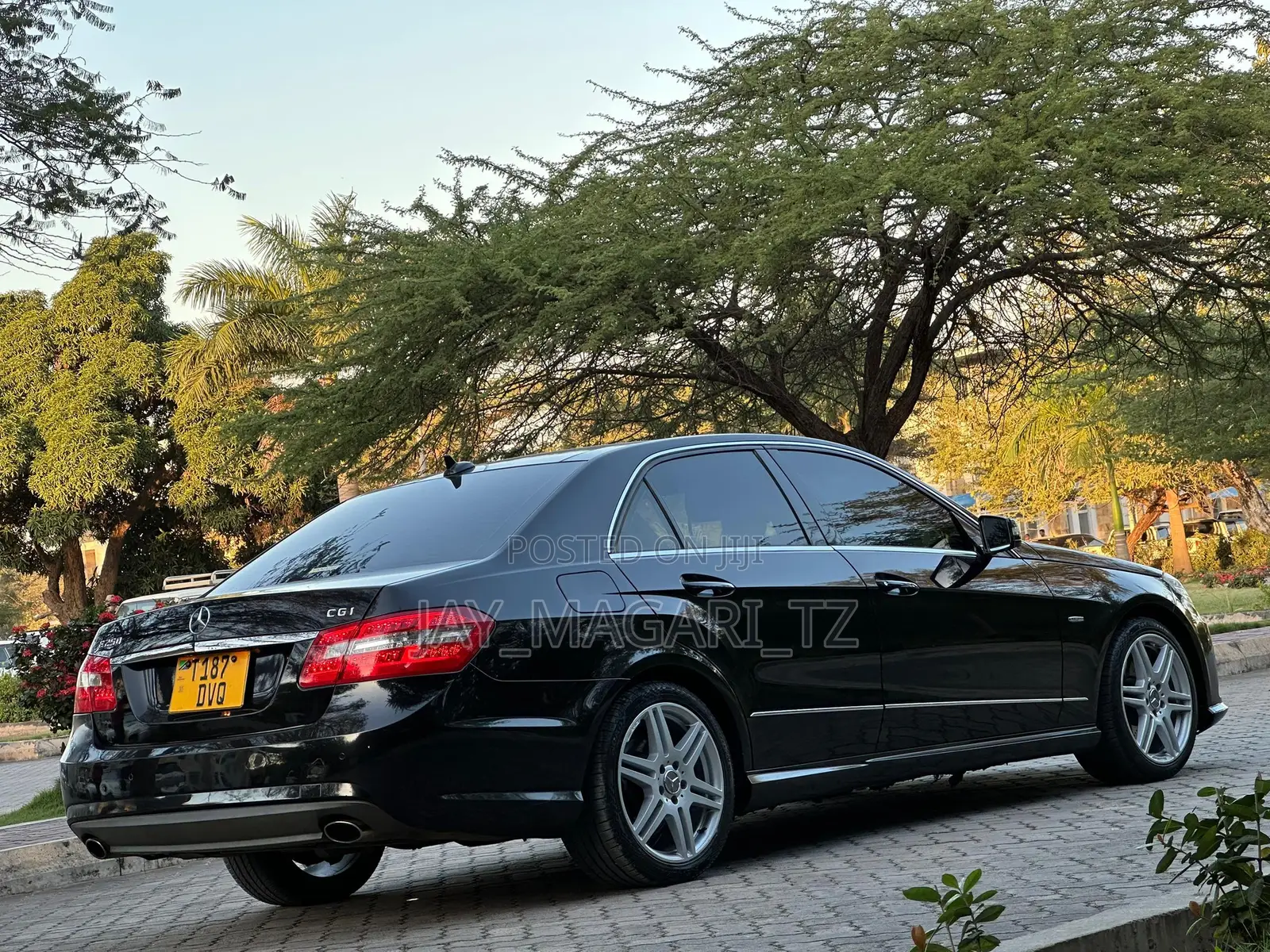 Mercedes-Benz E200 2011 Black