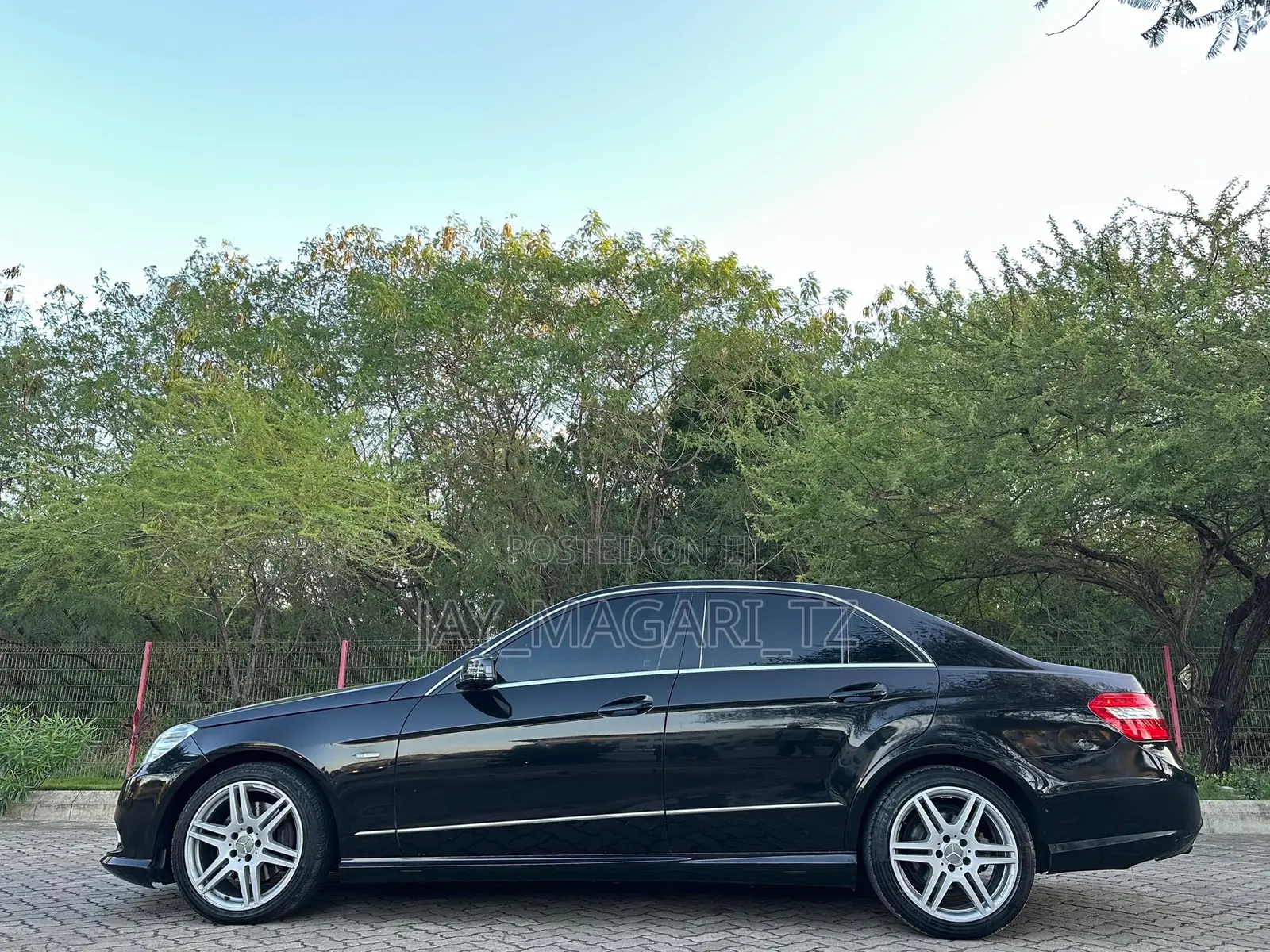 Mercedes-Benz E200 2011 Black
