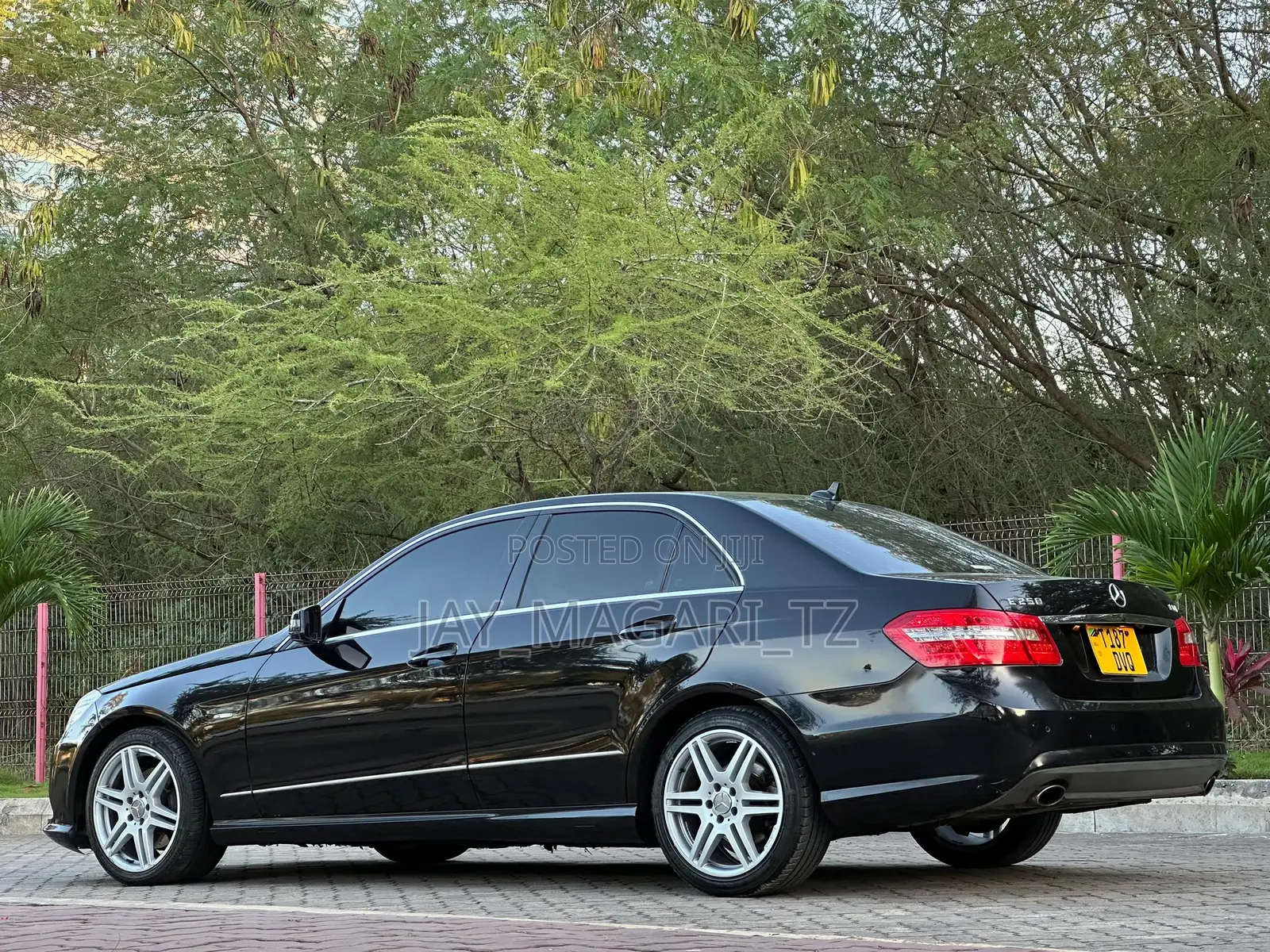 Mercedes-Benz E200 2011 Black