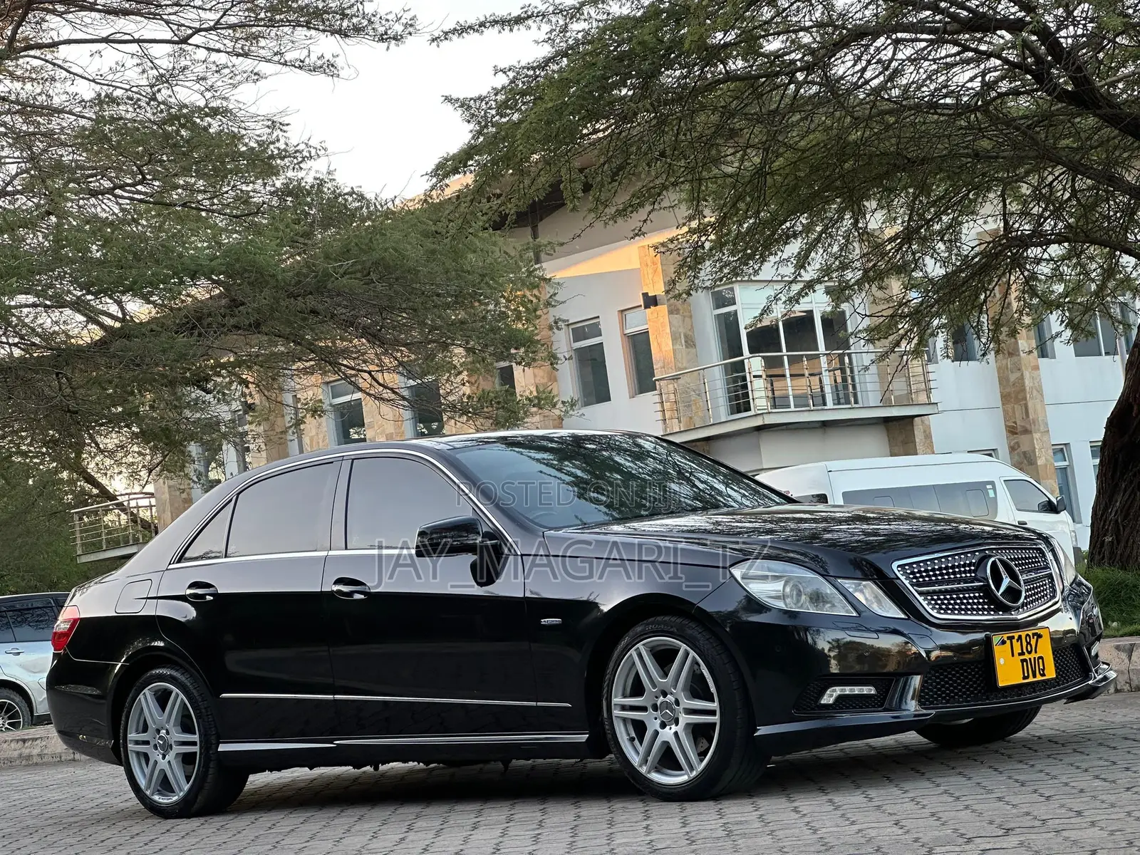 Mercedes-Benz E200 2011 Black