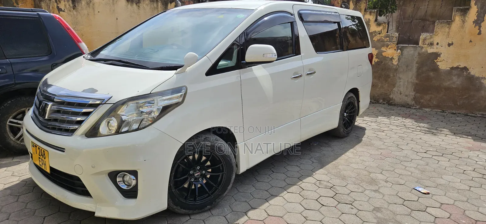 Toyota Alphard 2011 Pearl