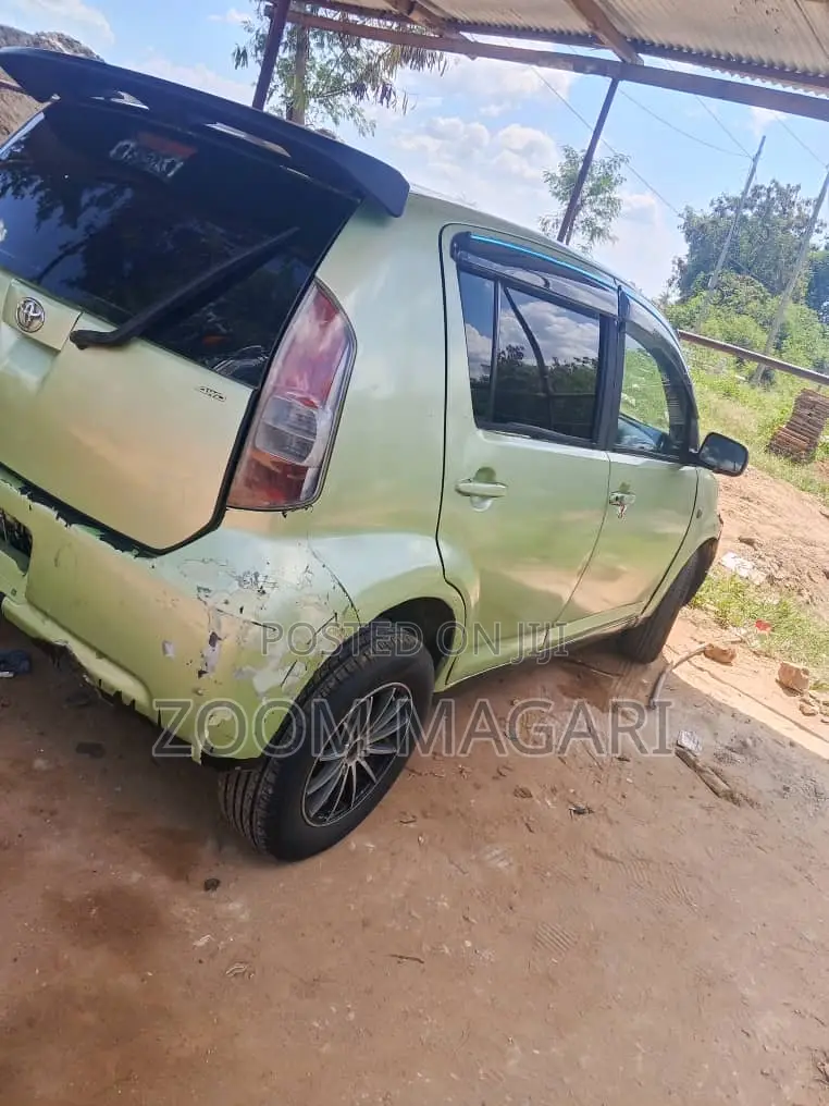 Toyota Passo 2004 Green
