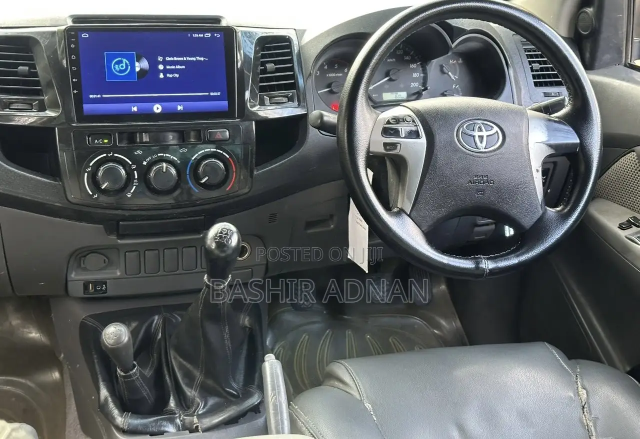 Toyota Hilux 2015 Gray