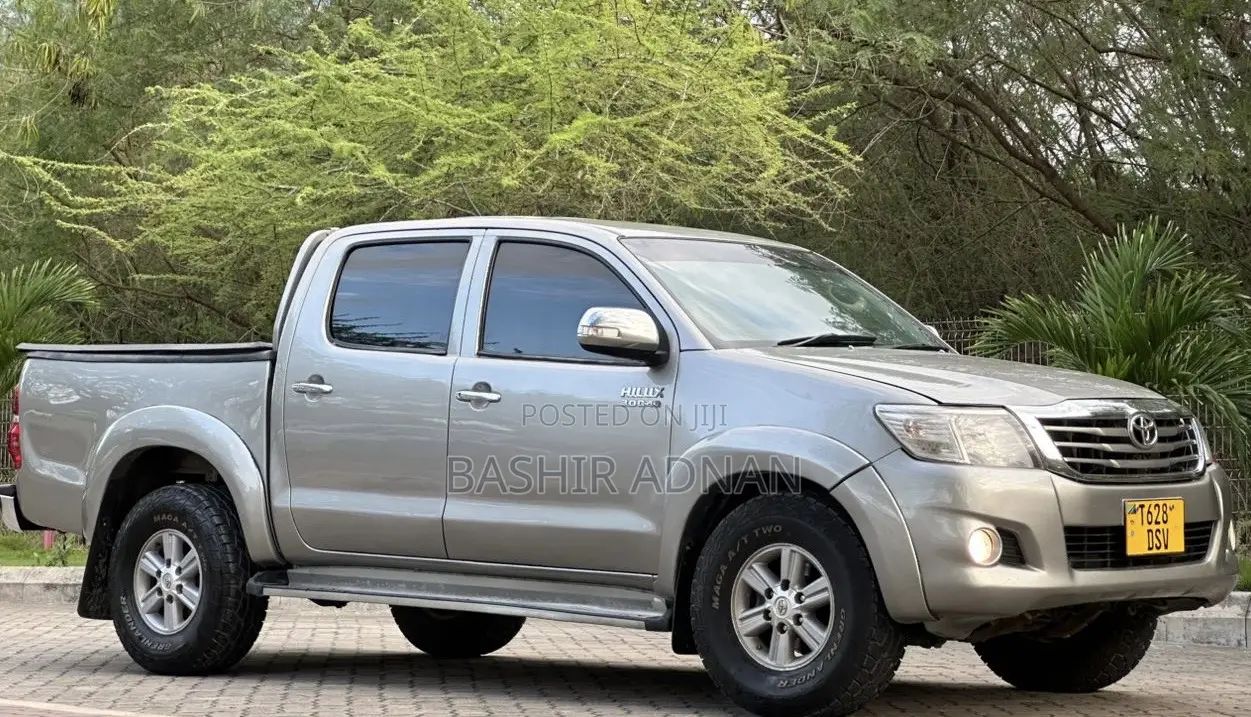 Toyota Hilux 2015 Gray