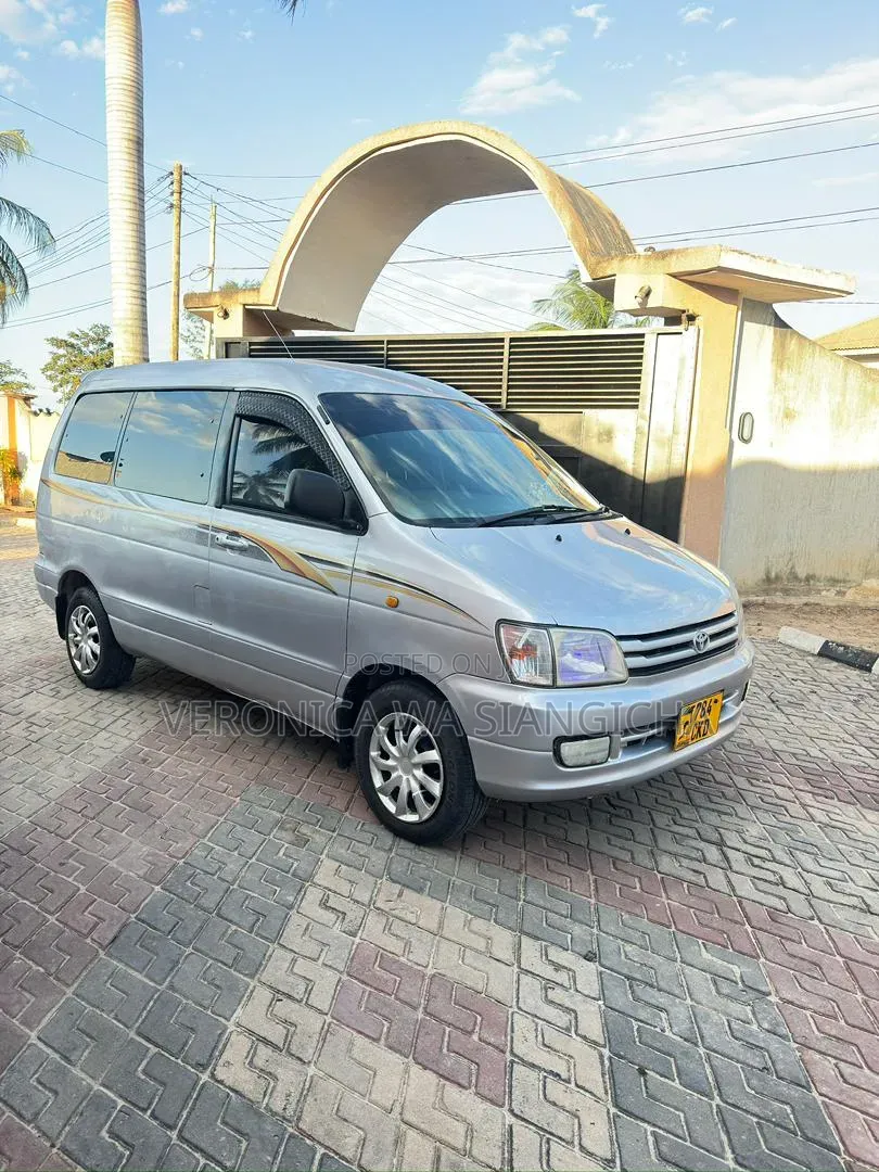 Toyota Noah 2001