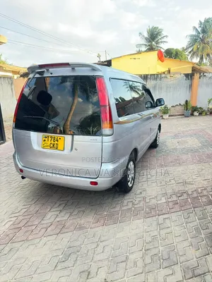 Toyota Noah 2001