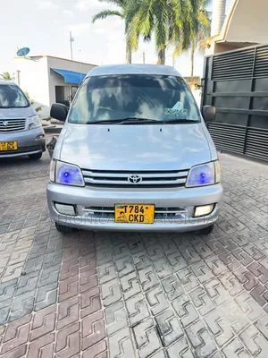 Toyota Noah 2001