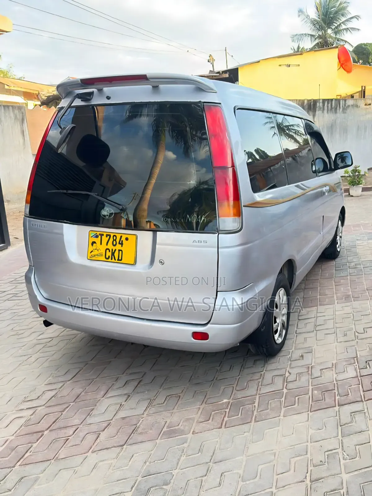 Toyota Noah 2001