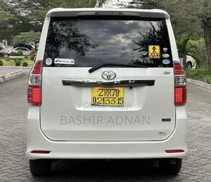 Toyota Noah 2.0 143hp FWD (8 Seater) 2009 White
