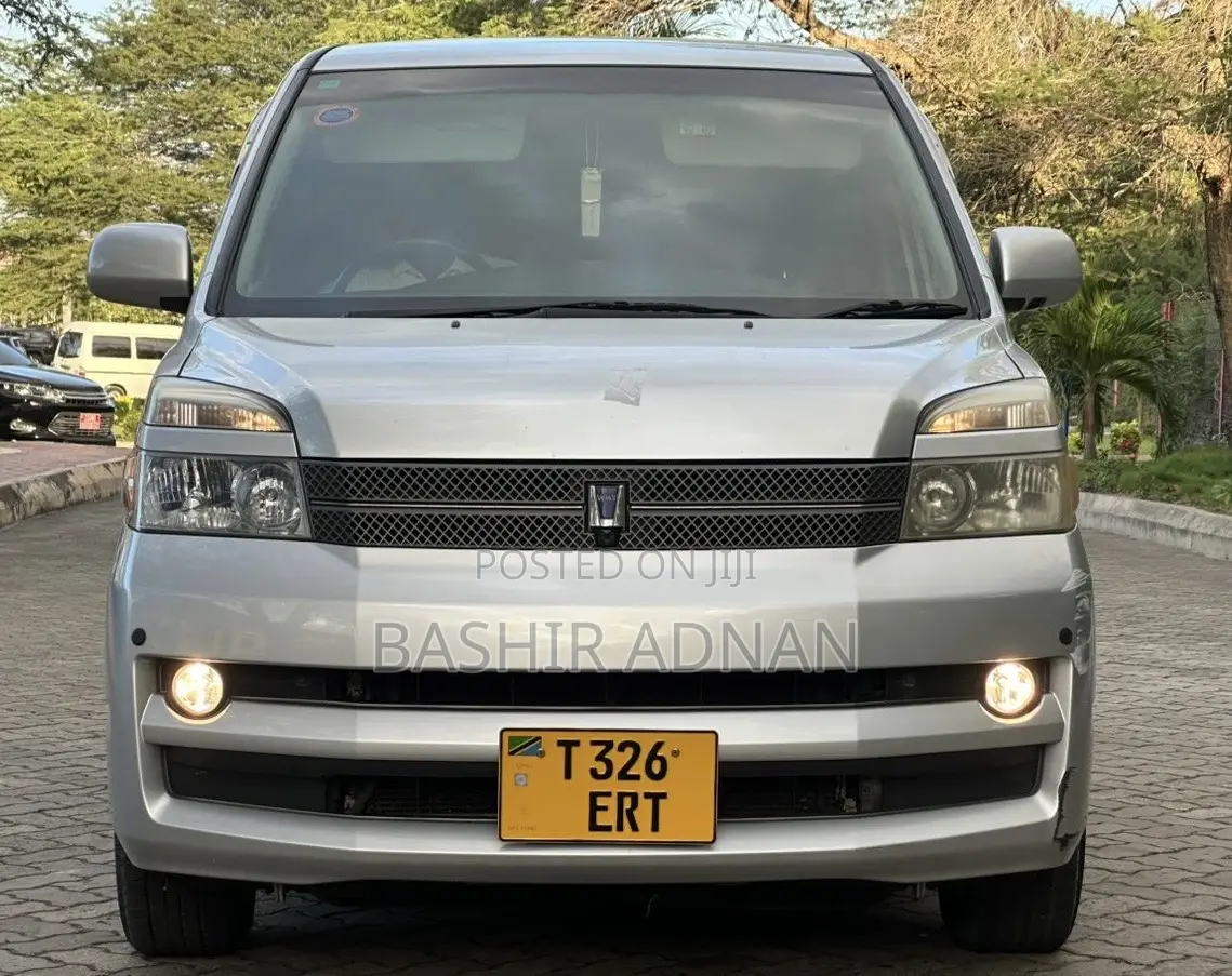 Toyota Voxy 2006 Silver