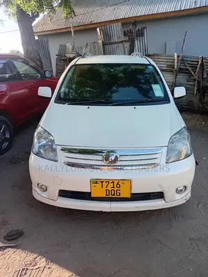 Toyota Raum 2006 White