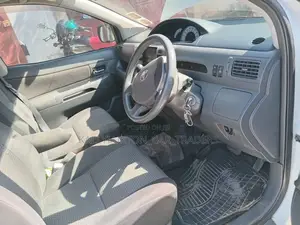 Toyota Raum 2006 White