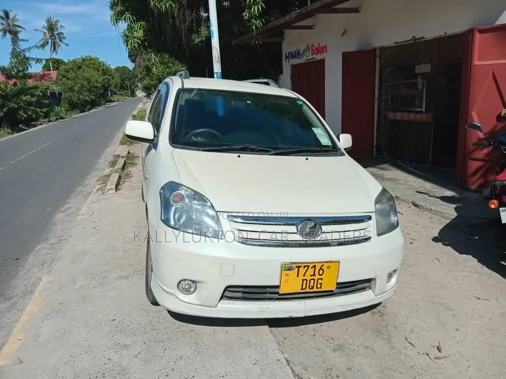 Toyota Raum 2006 White