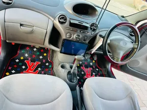 Toyota Vitz 2002 Red