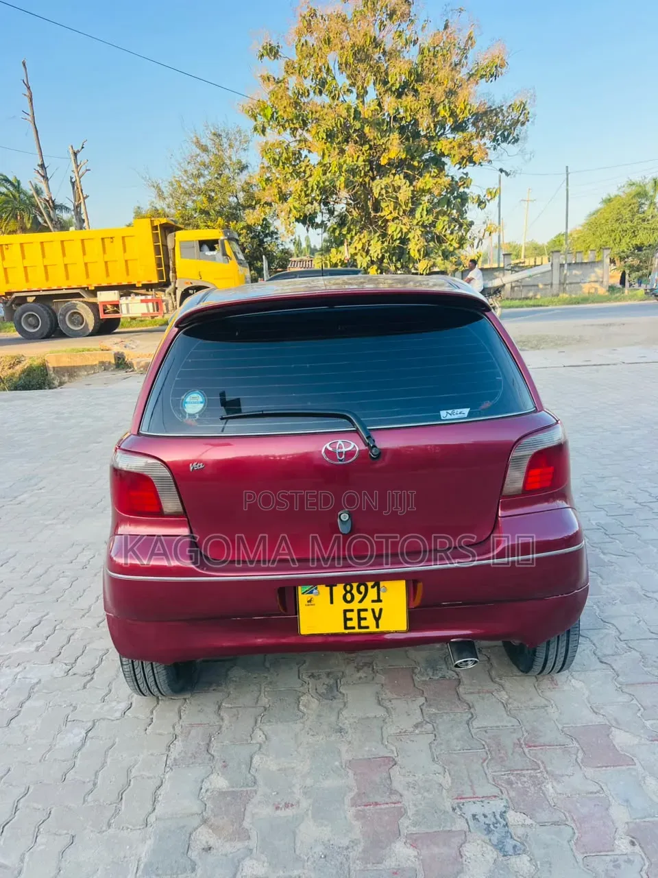 Toyota Vitz 2002 Red
