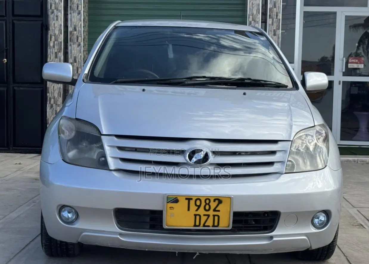 Toyota IST 2007 Silver