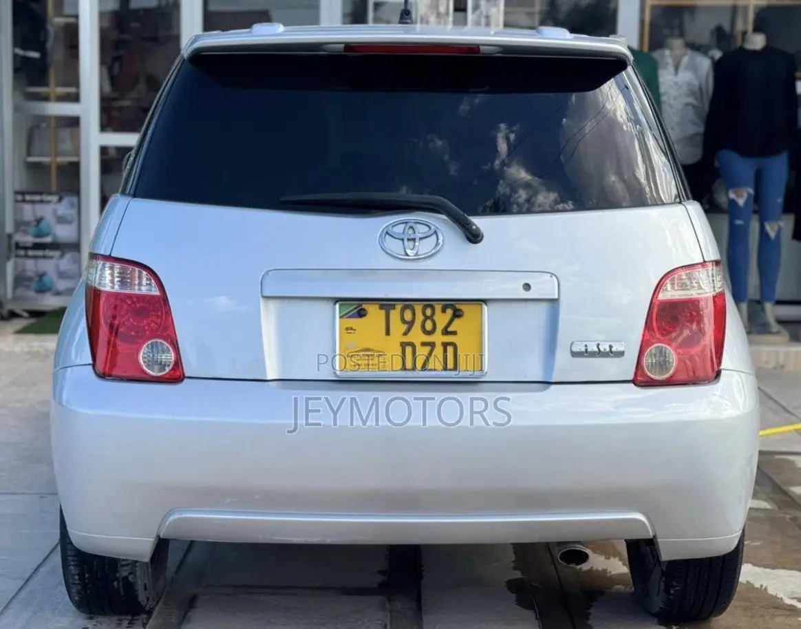 Toyota IST 2007 Silver