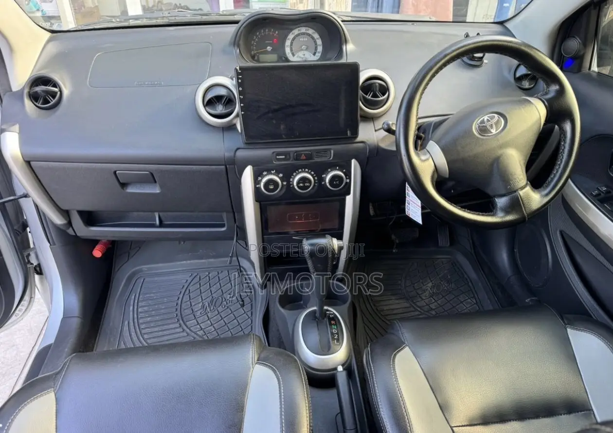 Toyota IST 2007 Silver