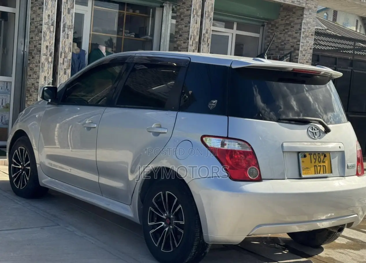 Toyota IST 2007 Silver
