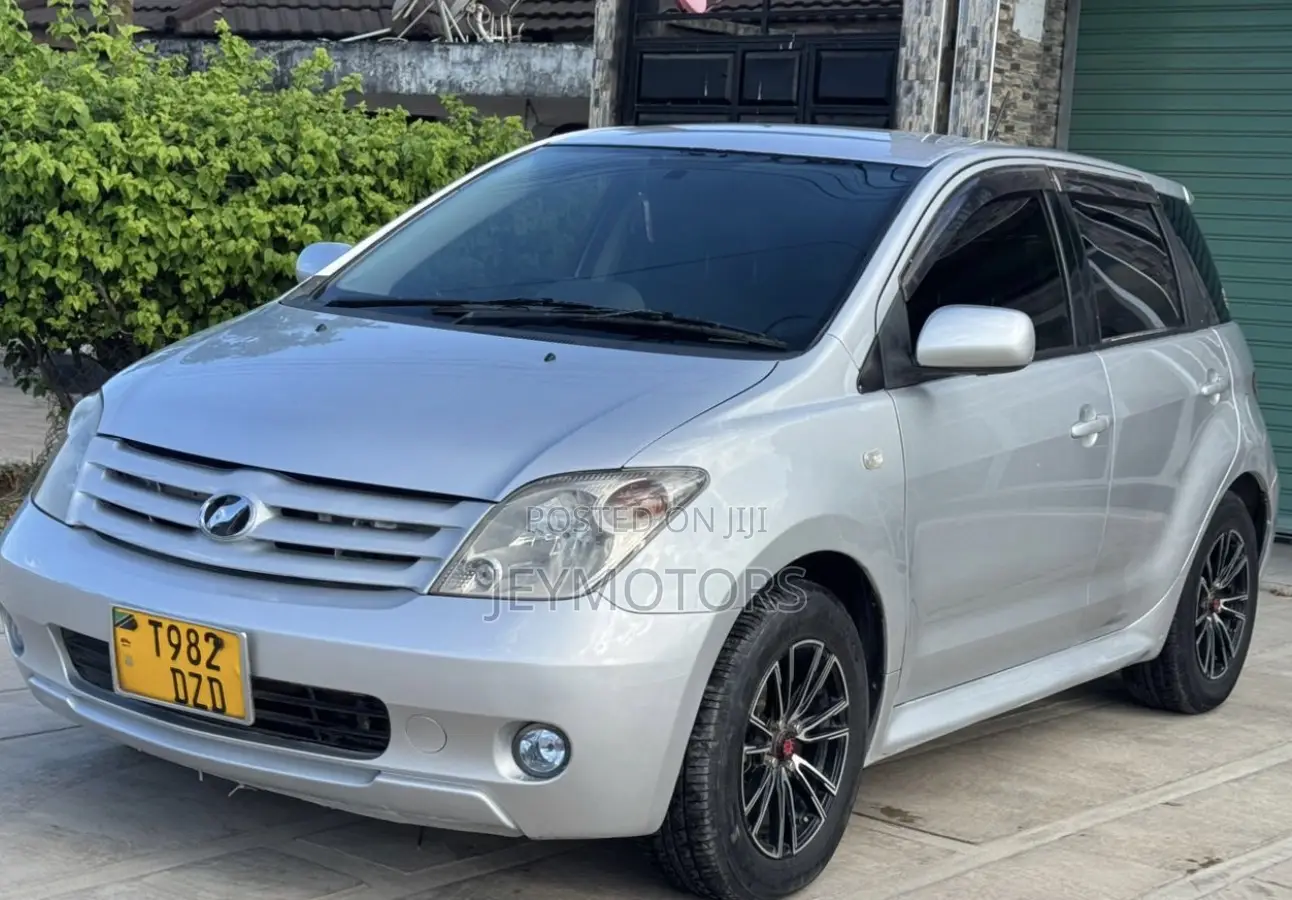 Toyota IST 2007 Silver