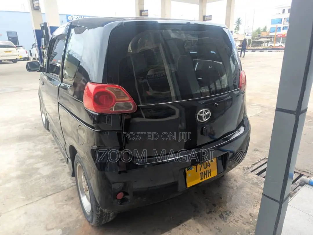 Toyota Porte 2004 Black