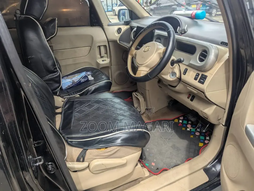 Toyota Porte 2004 Black
