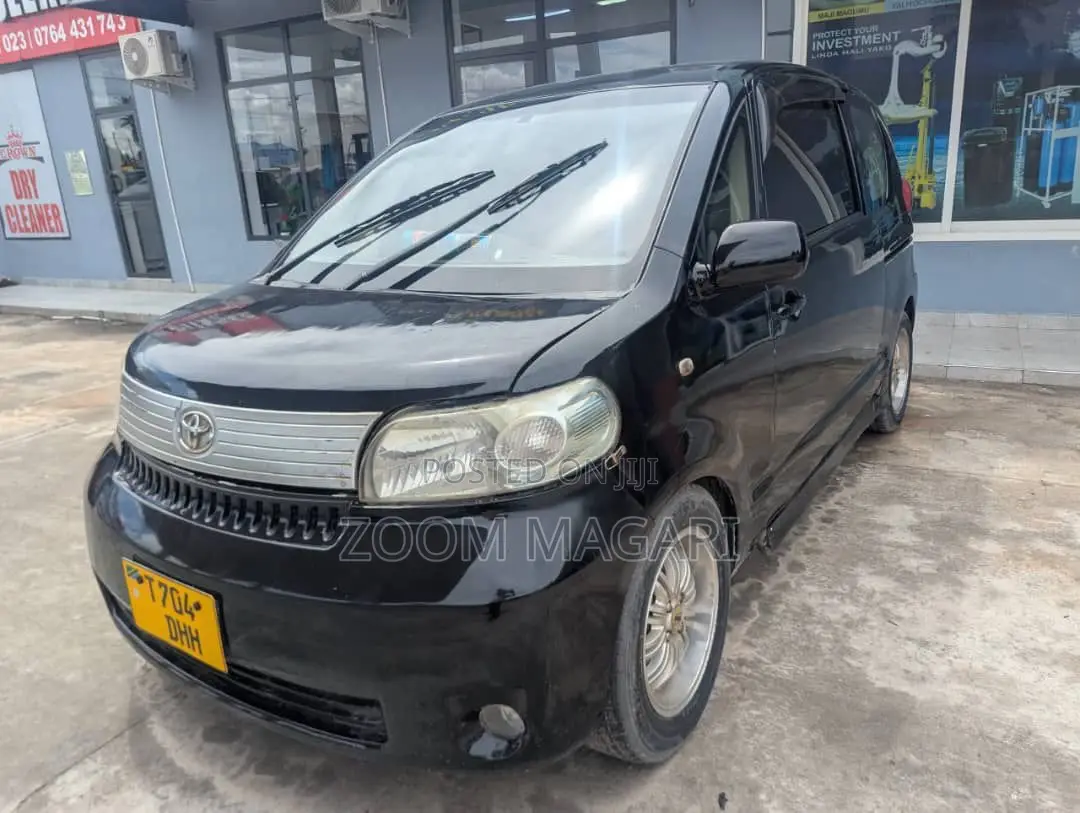 Toyota Porte 2004 Black
